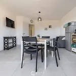 Modern 2br Retreat In - Bright & Quiet Apartmán Pula