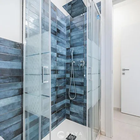 Modern 2br Retreat In - Bright & Quiet דירה פולה